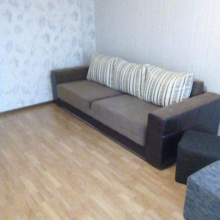 Квартира В Районі Автовокзалу Поряд Обллікарня Ρίβνε Εξωτερικό φωτογραφία