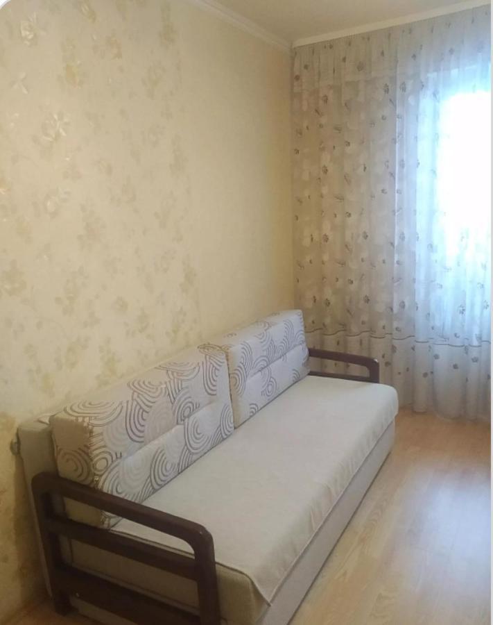Квартира В Районі Автовокзалу Поряд Обллікарня Ρίβνε Εξωτερικό φωτογραφία